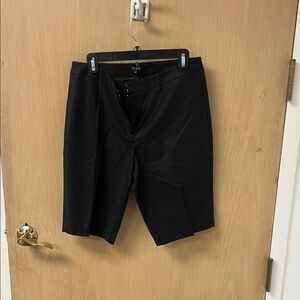 NIC+ZOE Women's Black Flat Front Shorts